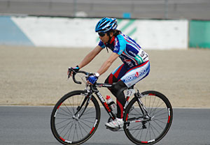 競技車はギアやパーツのセッティングも楽しく、メカニカルなものが好きな人にはオススメ